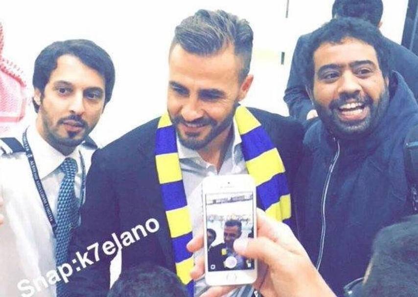 Di seguito vi proponiamo alcune delle fotografie scattate dai tifosi e pubblicate su Twitter in occasione dell&#39;arrivo di Cannavaro a Riad per la presentazione.